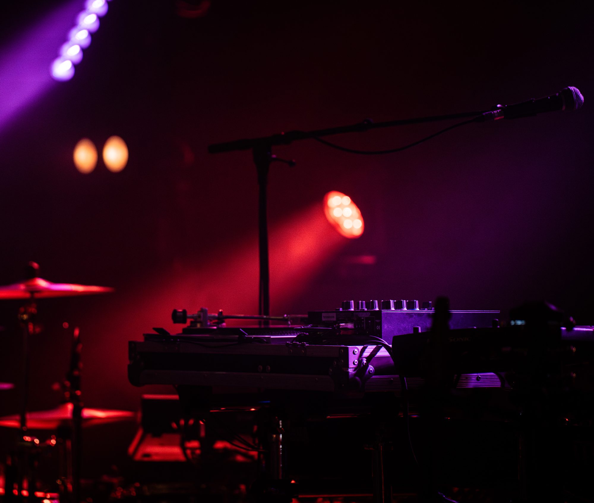 Moment d'émotion partagée pendant la soirée des 50 ans du Super U de Pipriac — photo Benjamin VF Photographie