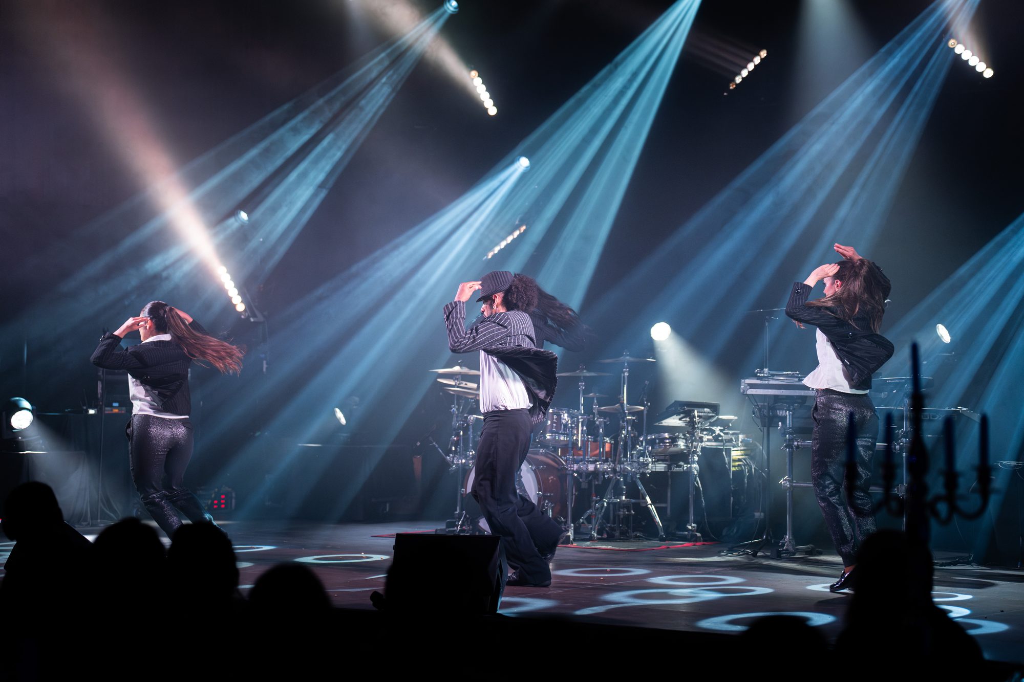 Numéro live sous les projecteurs de la soirée des 50 ans du Super U de Pipriac — photo Benjamin VF Photographie
