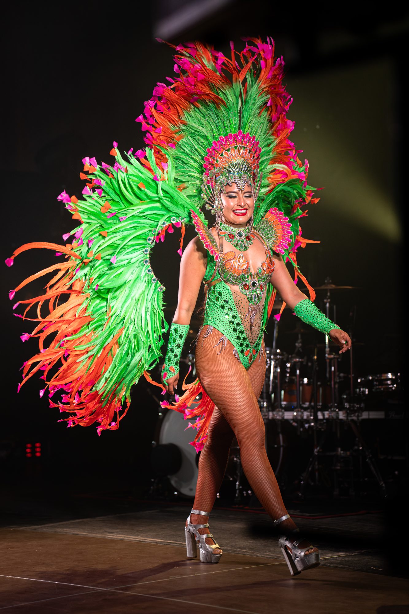 Ambiance festive dans la salle lors de la soirée des 50 ans du Super U de Pipriac — photo Benjamin VF Photographie