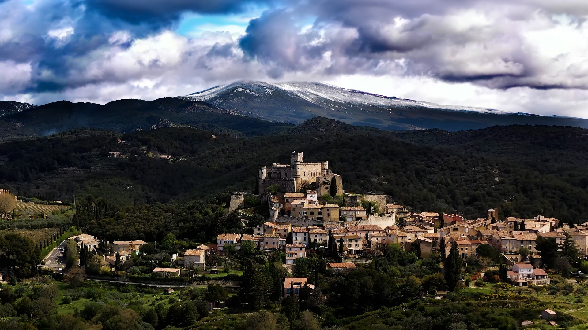 Le Château du Barroux au pied du Mont Ventoux, en Vaucluse — lieu de tournage d'Empreinte