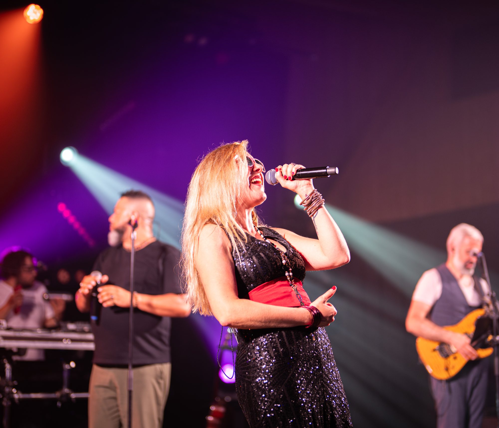 Clôture de la soirée cabaret des 50 ans du Super U de Pipriac — photo Benjamin VF Photographie