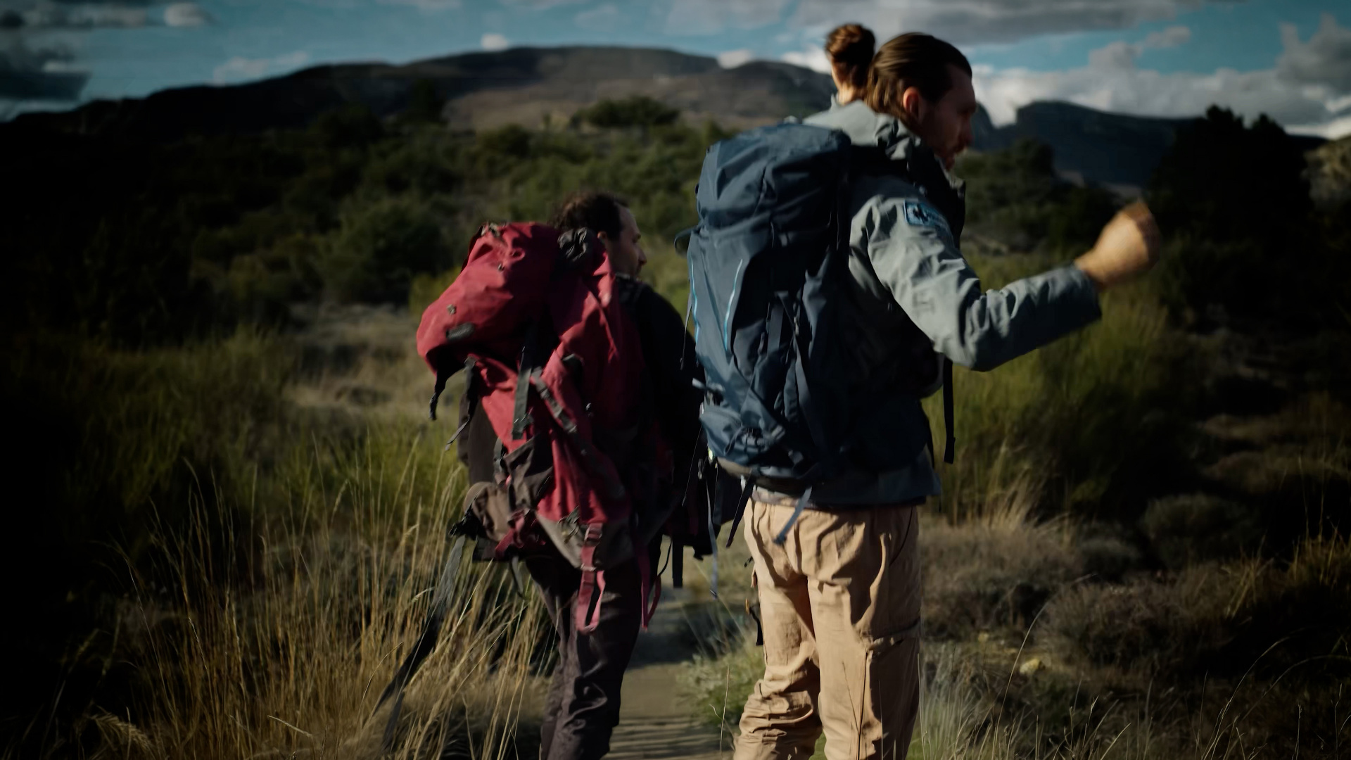 Prospection paléontologique sur le terrain, à la recherche de fossiles — tournage Empreinte